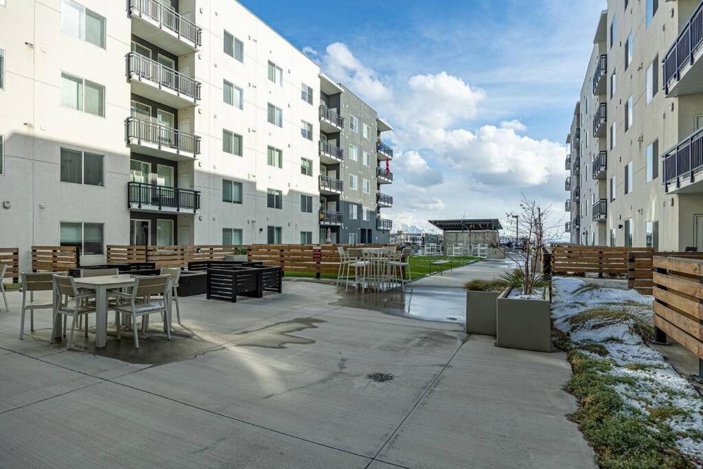 Modern 1B Downtown Slc With Wfh Setup, Gym, Fast Wi-Fi, Pool Salt Lake City Exterior photo